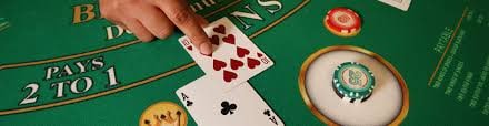Tampilan permainan live-dealer draja77 dengan meja blackjack, roulette, dan baccarat dalam kualitas HD